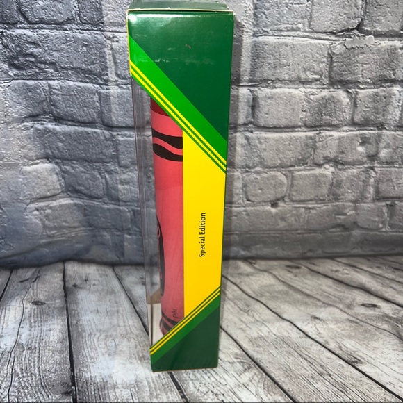 New Giant 14” Red Crayola Crayon limited edition in box - Picture 4 of 6